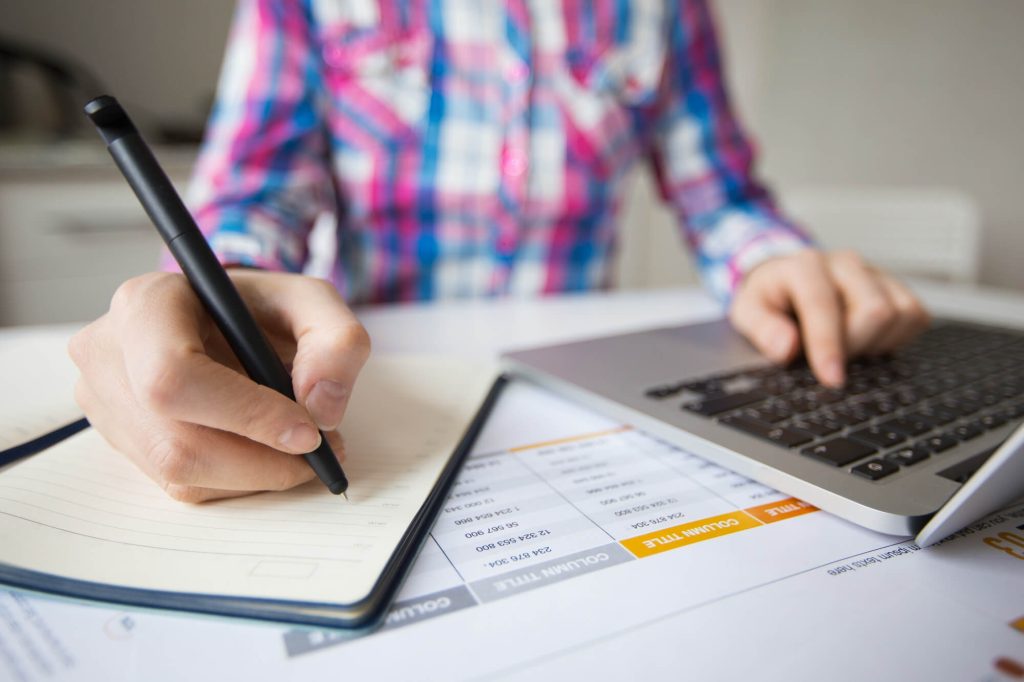 Checklist sa veštinama koje treba imati virtuelni asistent, od organizacije do komunikacije.